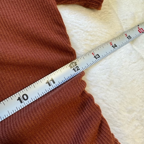 NWOT Francesca's Basic Rust Orange Knit Crop T Shirt with Scrunch Side Detail - Picture 6 of 7